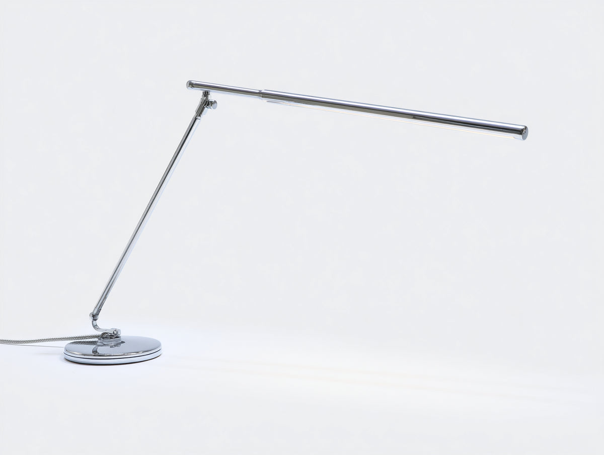 Lampada da scrivania orientabile 85×20×58 cm - metallo cromato - braccio snodato con barra LED lineare per camera da letto